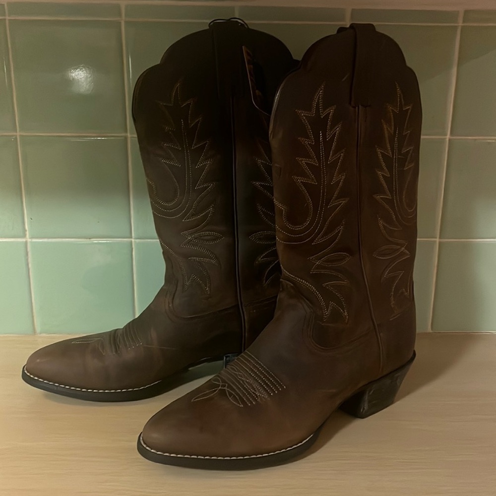 Brand New Ariat Brown Leather Cowboy Boot